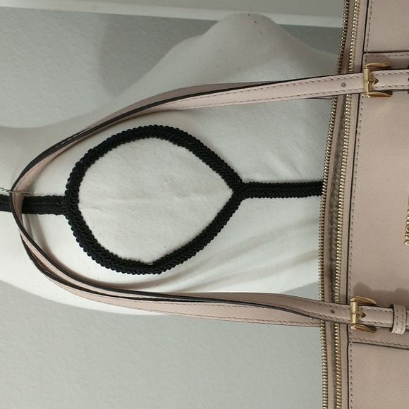 Gently used Michael kors blush or very light pink colored purse - Picture 3 of 15